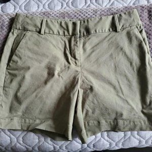 Loft Green Shorts Size 8, 6" inseam